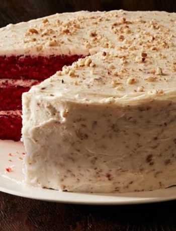 Торт «Красный бархат» с орехами