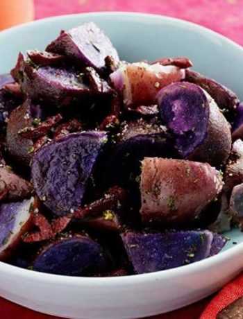 Фиолетовый картофель в мундире с розмариновым маслом и оливками