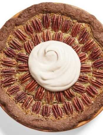 Пекановый пирог с кленовым сиропом на шоколадном корже