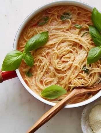 Спагетти в свежем томатном соусе в одной кастрюле
