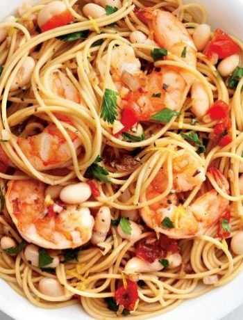 Цельнозерновые спагетти с креветками и белой фасолью