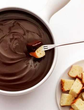 Тёплый шоколадный соус для фондю