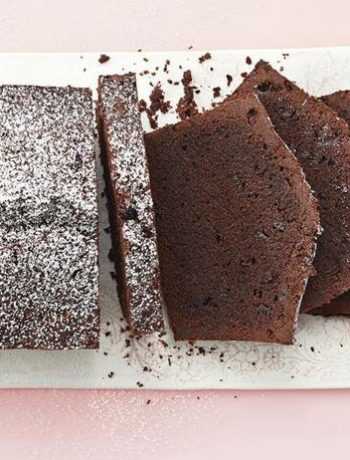 Шоколадный фунтовый кекс с кусочками шоколада
