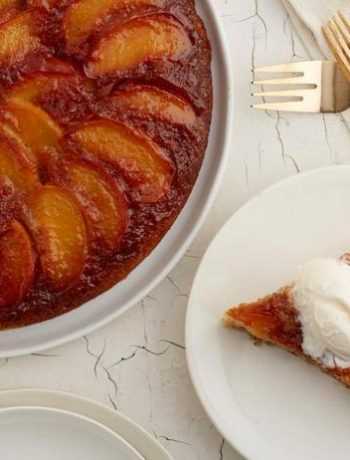 Пирог-перевёртыш с персиками