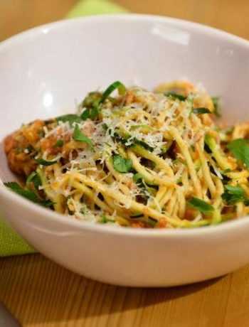 Овощные спагетти «Болоньезе» с индейкой