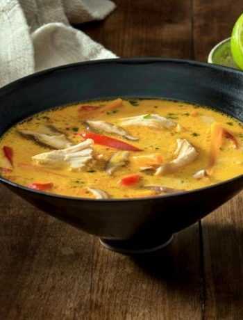 Куриный суп с овощами по-тайски