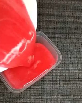 Как заморозить красную смородину с сахаром?