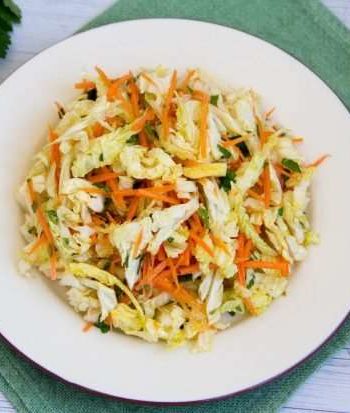 Витаминный салат из пекинской капусты и морковки