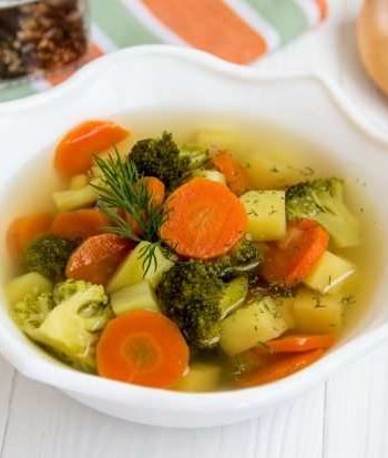 Овощной суп с брокколи и морковью