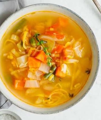 Куриный суп с куркумой и замороженными овощами