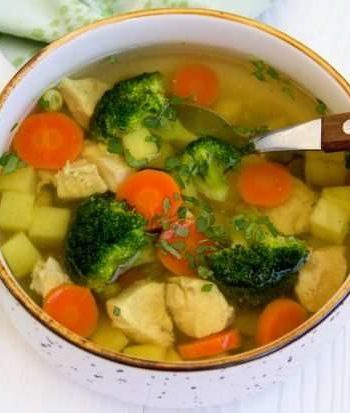 Куриный суп с брокколи и картошкой