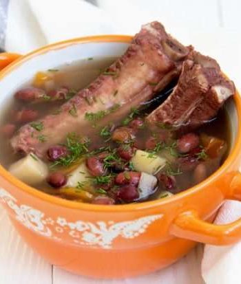 Суп со свиными ребрышками и фасолью