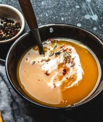 Тыквенный суп-пюре с перцем и корицей