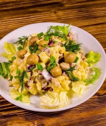 Салат с грибами и картофелем