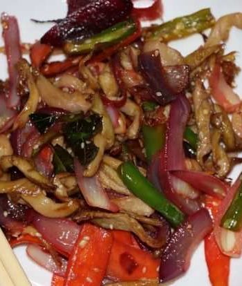 Корейский салат с грибами и овощами