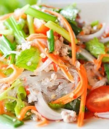 Тайский салат из фунчозы