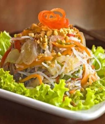 Вьетнамский салат из фунчозы и овощей