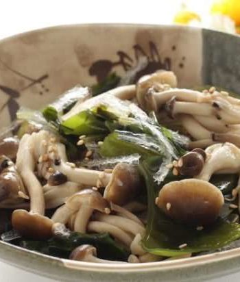 Салат с морской капустой и грибами