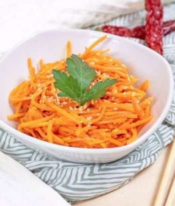 Морковь по-корейски с сушеным перцем чили