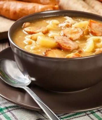 Гороховый суп с сосисками и картофелем