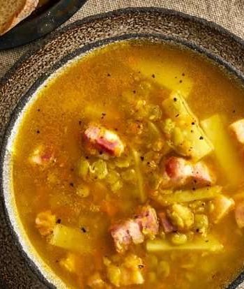 Зимний гороховый суп со свининой и копченостями