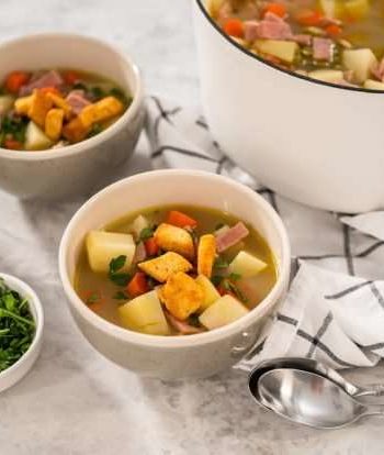 Гороховый суп с картофелем и овощами
