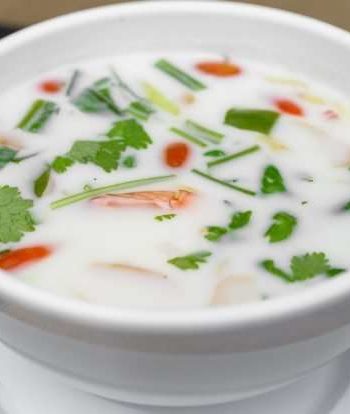 Холодный молочный суп с овощами и зеленью