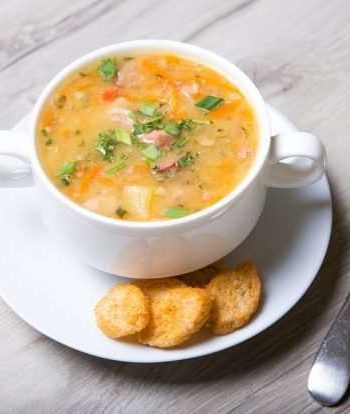 Гороховый суп с ароматной зеленью