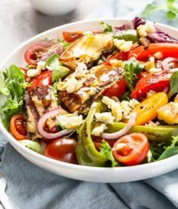 Салат с адыгейским сыром и овощами на гриле