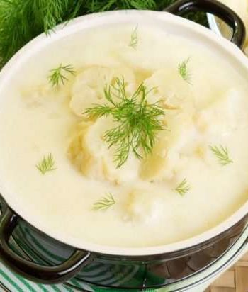 Молочный суп с цветной капустой и картофелем