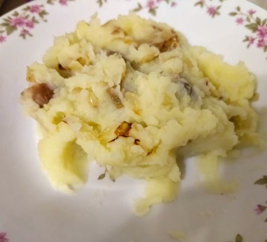 Картошка с жареным луком и мясом