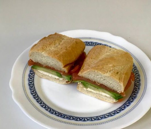 Сэндвич с семгой и авокадо – пошаговый рецепт