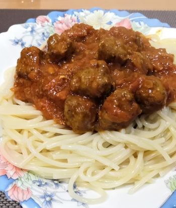 Спагетти с фрикадельками в томатном соусе – пошаговый рецепт