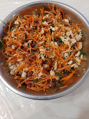 Салат «Фасолька» с куриным филе и корейской морковью – пошаговый рецепт