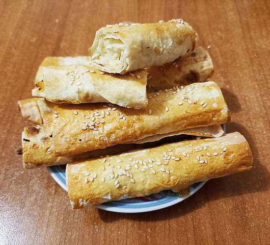 Хрустящие трубочки из лаваша с плавленым сыром – пошаговый рецепт