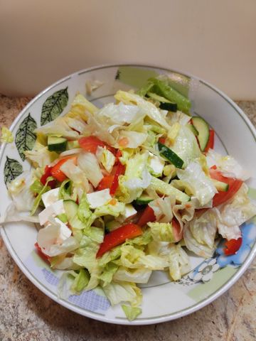 Салат из свежих овощей с фетаксой – пошаговый рецепт