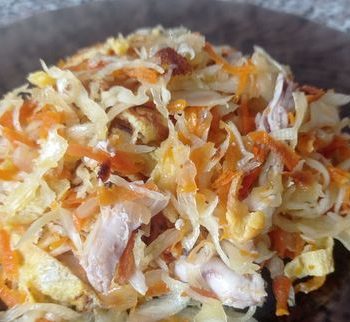 Салат из капусты с яичными блинчиками – пошаговый рецепт