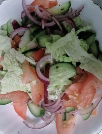 Разноцветный овощной салат с сушеной мятой – пошаговый рецепт