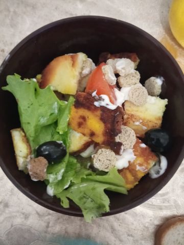 Овощной салат «Гаруда‎» с адыгейским сыром и маслинами