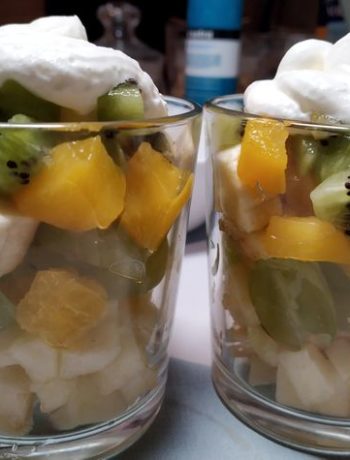 Фруктовый салат с йогуртом и сливками – пошаговый рецепт