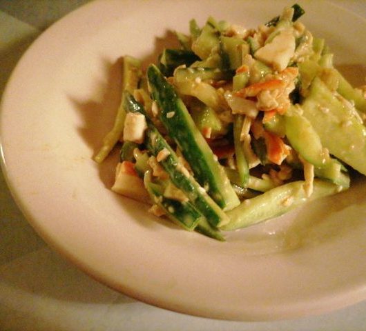 Легкий салат с крабовыми палочками для быстрого перекуса