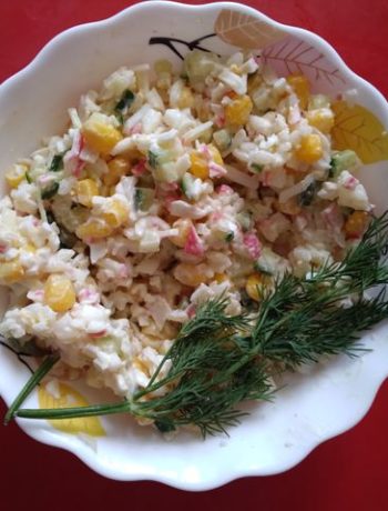 Салат «Крабик» с рисом и яйцом – пошаговый рецепт
