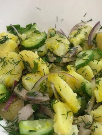 Картофельный салат с селедкой