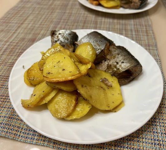 Хрустящая картошечка с запеченной селедкой – пошаговый рецепт