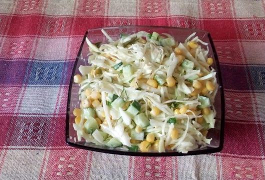 Салат из капусты с кукурузой и огурцом – пошаговый рецепт