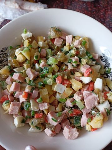 Салат «Зимний» с колбасой без горошка – пошаговый рецепт