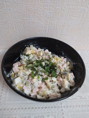 Зимний салат с маринованными огурчиками – пошаговый рецепт
