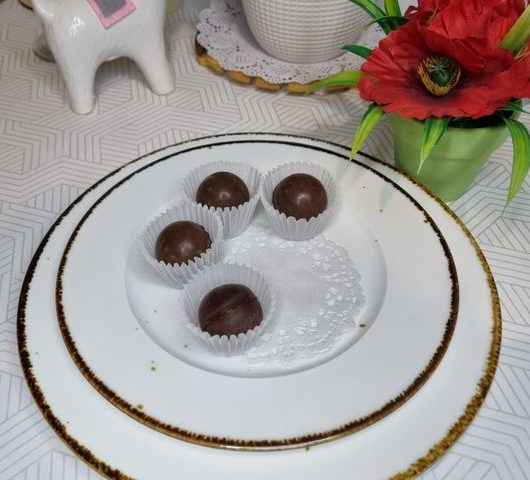 Шоколадные конфеты с кедровыми орехами и малиной – пошаговый рецепт