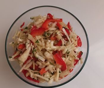 Витаминный салат из капусты и перца – пошаговый рецепт