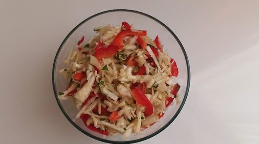 Витаминный салат из капусты и перца – пошаговый рецепт